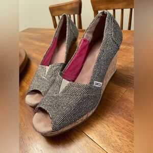 Women’s Tom’s Cork Wedge Heel Shoes Size W 10 Metallic Brown Beige